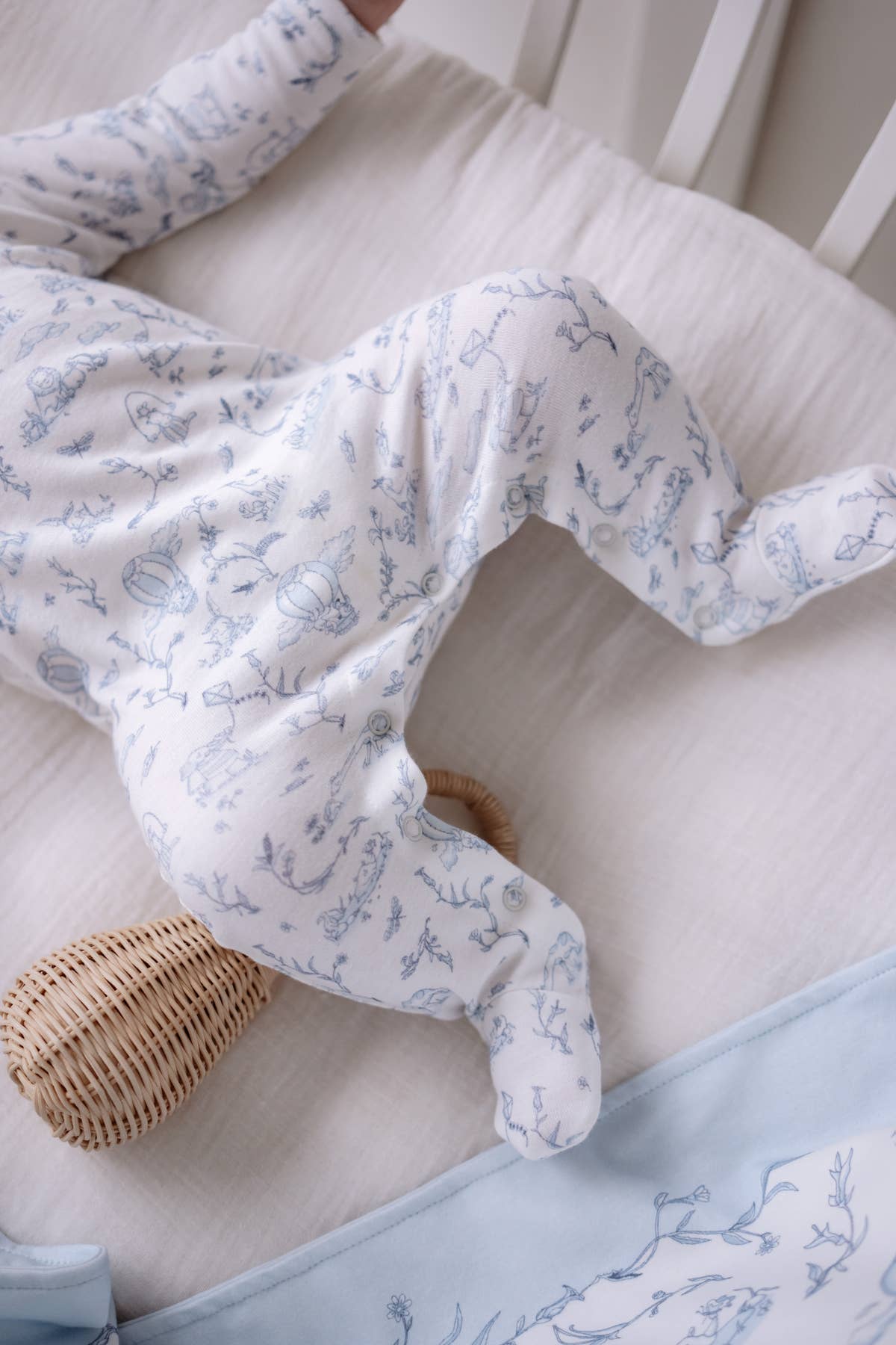 3-Piece Newborn Set with Gift Box – Toile De Jouy / Blue
